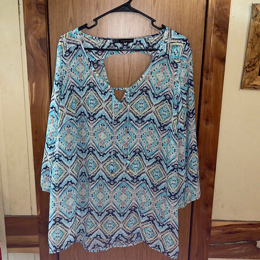 Woman’s plus size maurices top
